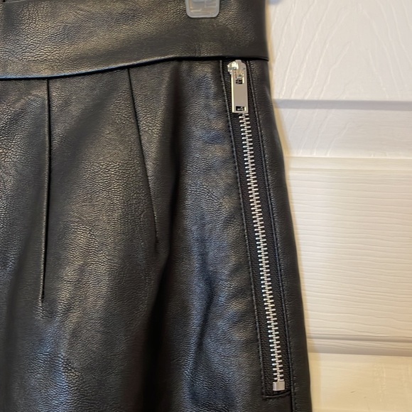 Nwt Vixen by Micheline Pitt Bad Girl Vegan Leather Cigarette Pants - Picture 9 of 15